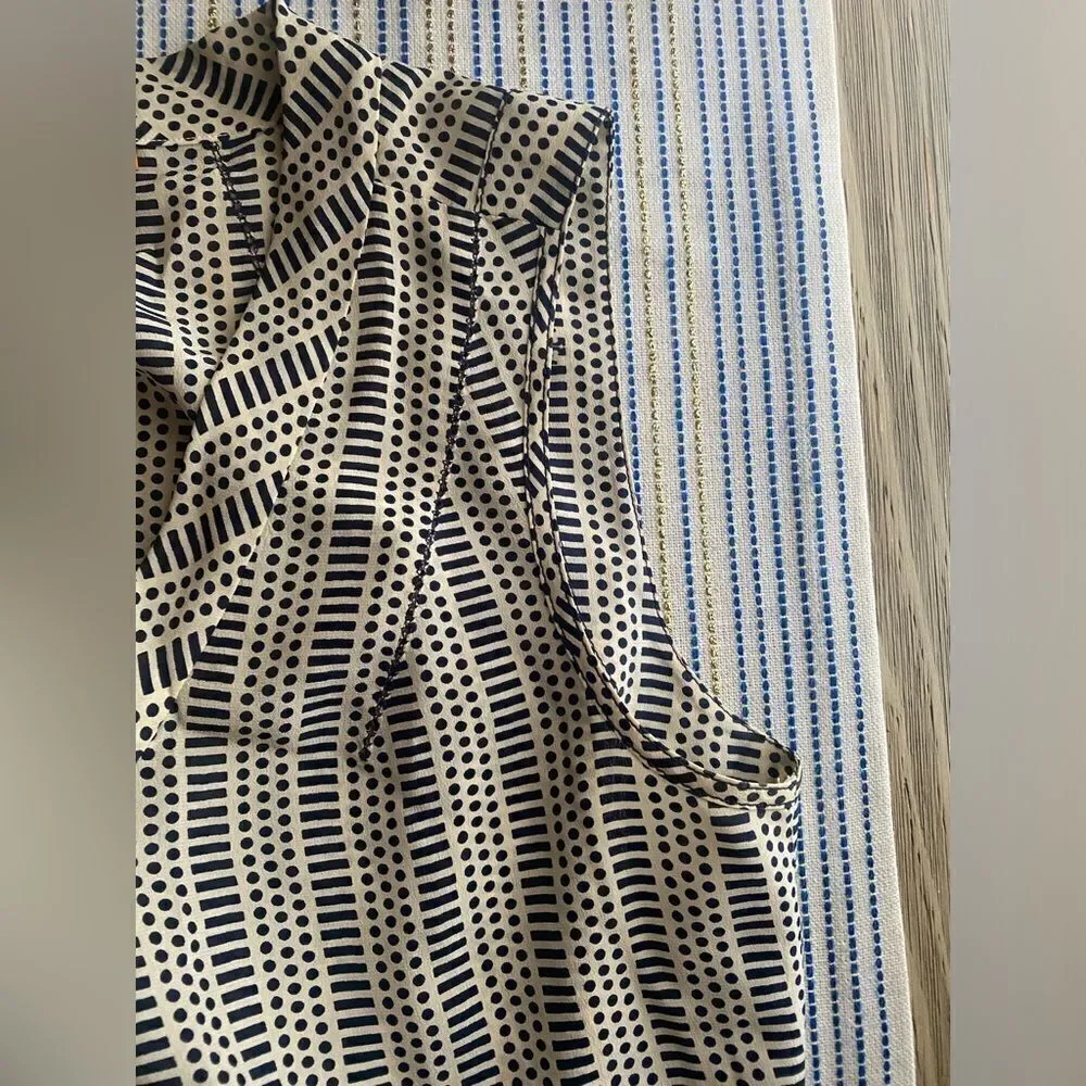 Tory Burch 100% Silk Set Wrap Skirt Sz 4 Top Sleeveless Sz 6 Beige/Navy Blue